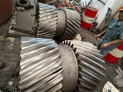 Велики индустријски зупчаници по мери: спирални, прстенасти, точак и осовина